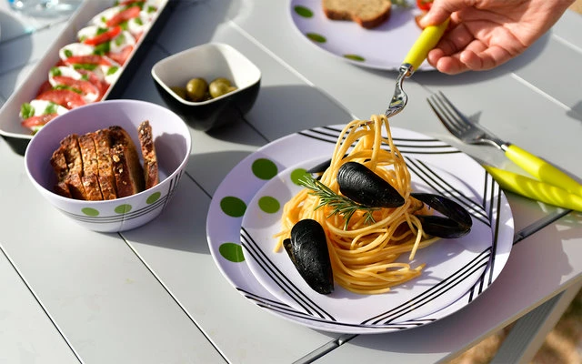 Set Di Stoviglie In Melamina Berger Dots 16 Pezzi Verde 2 Set Di Stoviglie In Melamina Berger Dots 16 Pezzi Verde - immagine 2